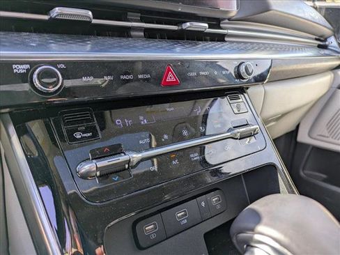 Used 2022 Kia Carnival SX Prestige image 11