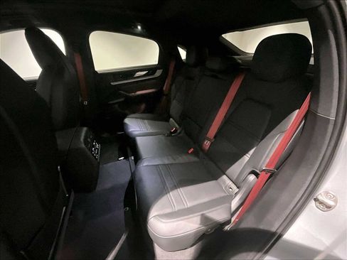 Used 2025 Porsche Cayenne S image 31