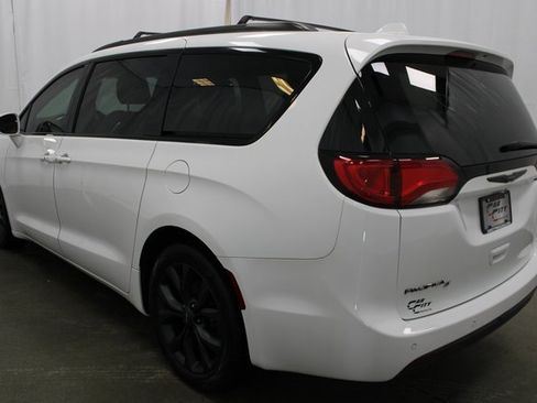 Used 2020 Chrysler Pacifica Touring-L Plus w/ S Appearance Package image 7