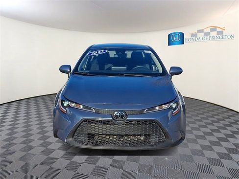Used 2022 Toyota Corolla LE image 2