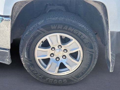 Used 2019 Chevrolet Silverado 1500 LT AWD/4WD image 5