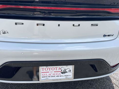 Used 2026 Toyota Prius FWD image 8
