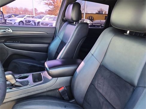 Used 2017 Jeep Grand Cherokee Altitude image 14