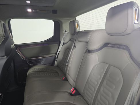 Used 2022 Rivian R1T Adventure image 21