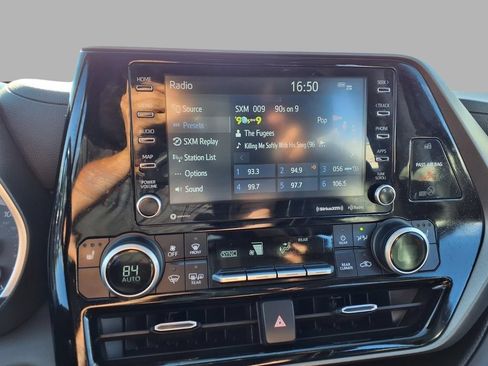 Used 2022 Toyota Highlander XLE FWD image 6