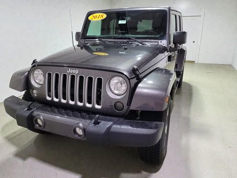 Used 2018 Jeep Wrangler Unlimited Sahara w/ Connectivity Group image 13