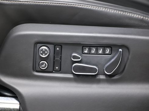 Used 2018 Bentley Bentayga Onyx Edition AWD/4WD image 17