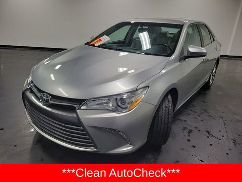 Used 2016 Toyota Camry XLE w/ Moonroof Package image 4