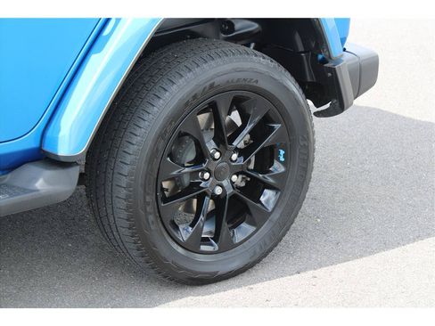 Used 2023 Jeep Wrangler Unlimited Sahara w/ Cold Weather Group AWD/4WD image 6
