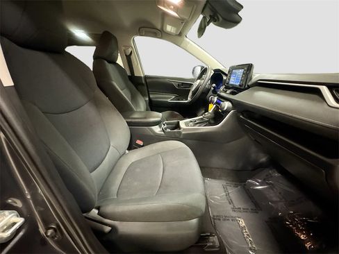Used 2019 Toyota RAV4 LE image 30