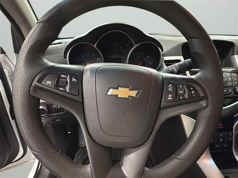 Used 2016 Chevrolet Cruze LT w/ Technology Package image 11