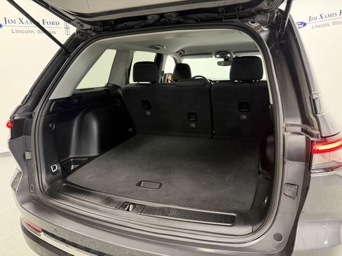 Used 2023 Jeep Grand Cherokee Laredo image 23