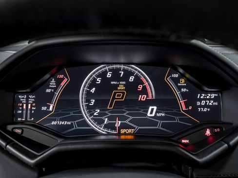 Used 2022 Lamborghini Huracan EVO RWD image 16