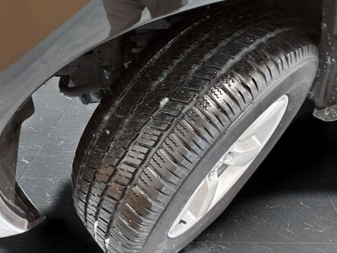 Used 2022 RAM 1500 Classic SLT image 34