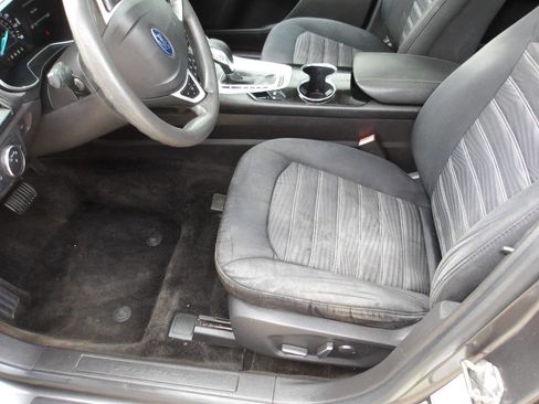 Used 2016 Ford Fusion SE image 7