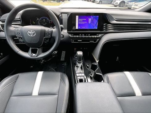 Used 2025 Toyota Camry SE w/ Convenience Package FWD image 15
