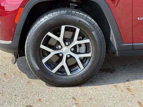Used 2023 Jeep Grand Cherokee L Limited w/ Luxury Tech Group II AWD/4WD image 9