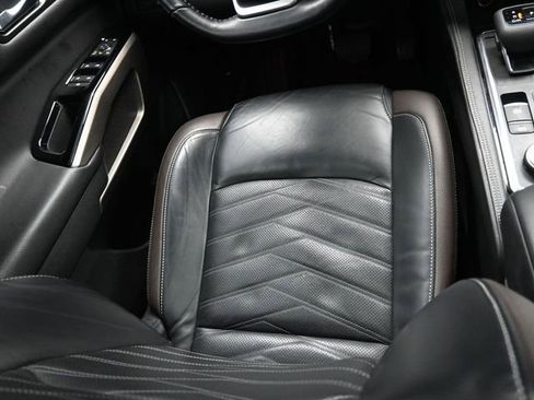 Used 2023 Nissan Pathfinder Platinum image 12