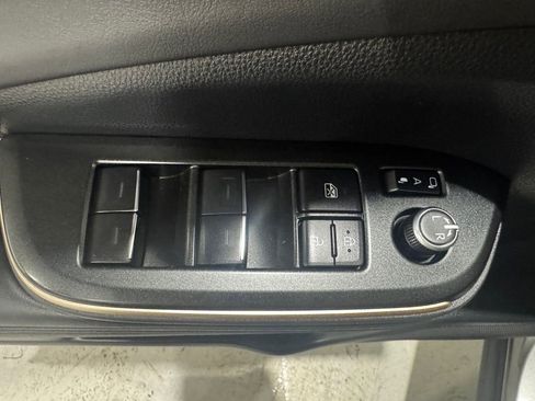 Used 2023 Toyota Crown XLE image 17