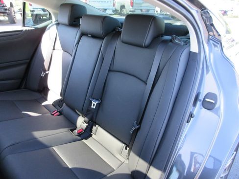 Used 2025 Lexus ES 350 w/ Premium Package FWD image 18