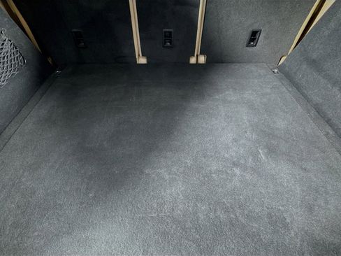 Used 2021 Porsche Cayenne w/ Driver Memory Package image 33