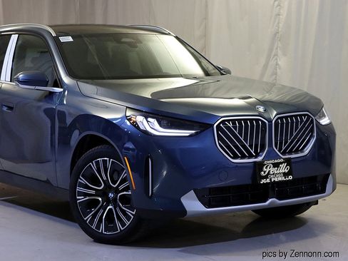 Used 2025 BMW X3 xDrive30i w/ Premium Package image 2