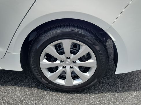 Used 2025 Toyota Corolla LE FWD image 29