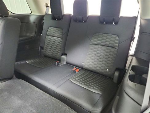 Used 2024 Nissan Pathfinder SV image 32