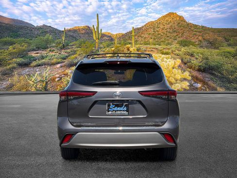 Used 2023 Toyota Highlander Platinum FWD image 6