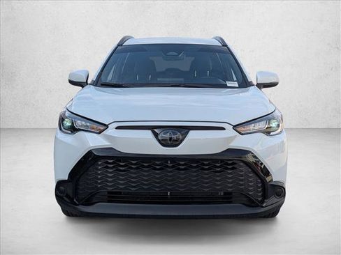 Used 2024 Toyota Corolla Cross SE image 2
