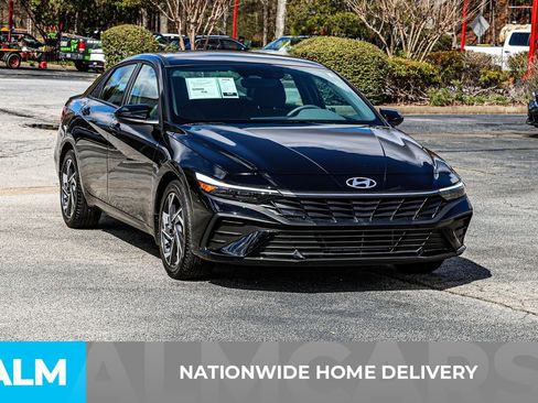 Used 2025 Hyundai Elantra Sport FWD image 5