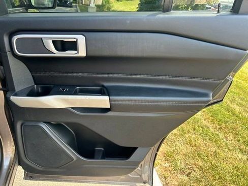 Used 2021 Ford Explorer XLT w/ Equipment Group 202A AWD/4WD image 48