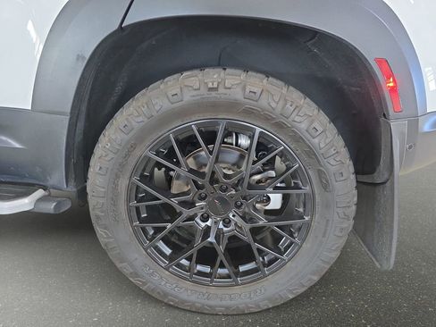 Used 2023 Land Rover Defender 110 S image 31