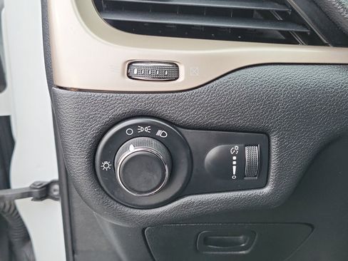 Used 2017 Jeep Cherokee Altitude image 16