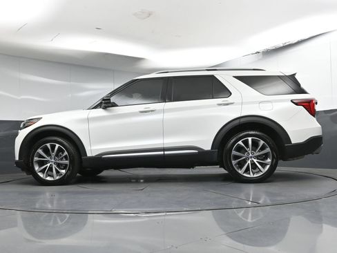 Used 2025 Ford Explorer Platinum w/ Ultimate Package AWD/4WD image 30