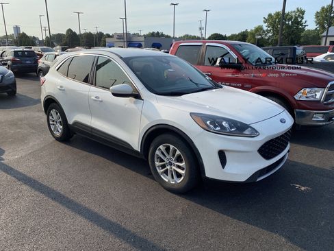 Used 2020 Ford Escape SE FWD image 1