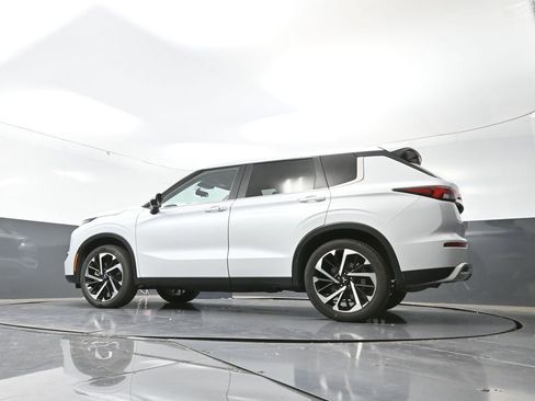 Used 2024 Mitsubishi Outlander SE image 55