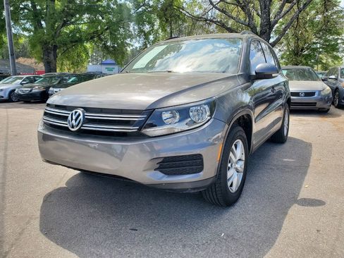 Used 2016 Volkswagen Tiguan S image 3