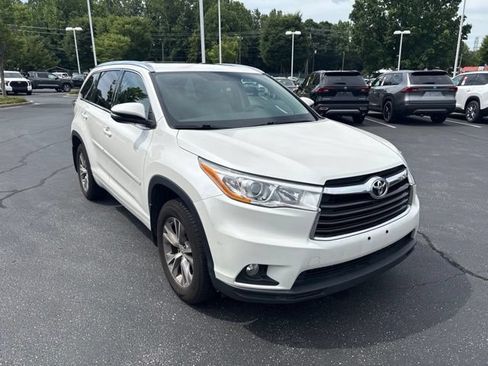 Used 2014 Toyota Highlander XLE AWD/4WD image 4