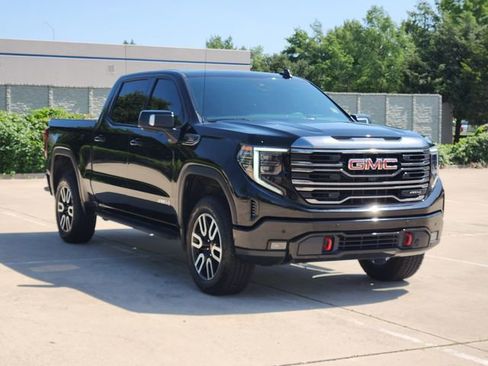 Used 2024 GMC Sierra 1500 AT4 w/ Technology Package AWD/4WD image 3