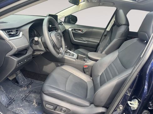 Used 2024 Toyota RAV4 XLE Premium image 9