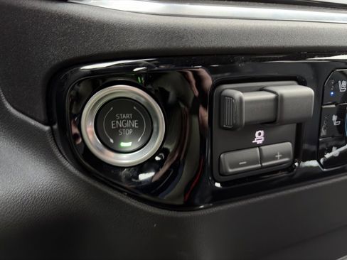 Used 2025 Chevrolet Silverado 3500 High Country image 29