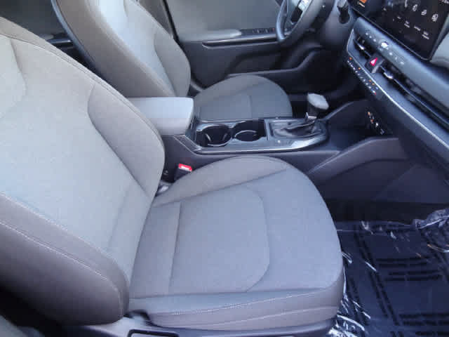 Used 2025 Kia K4 FWD image 12