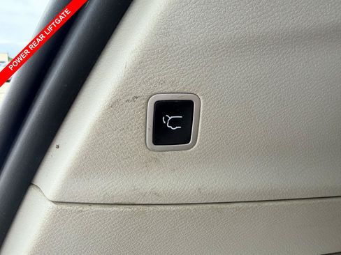 Used 2020 Chrysler Pacifica Touring-L FWD image 9