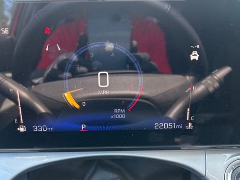 Used 2025 Chevrolet Trax LT w/ LT Convenience Package FWD image 9