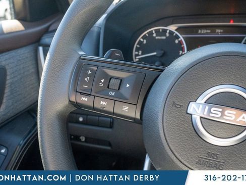 Used 2023 Nissan Rogue SV image 10