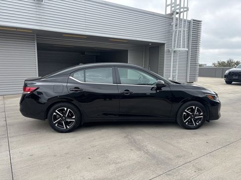 Used 2025 Nissan Sentra SV FWD image 4