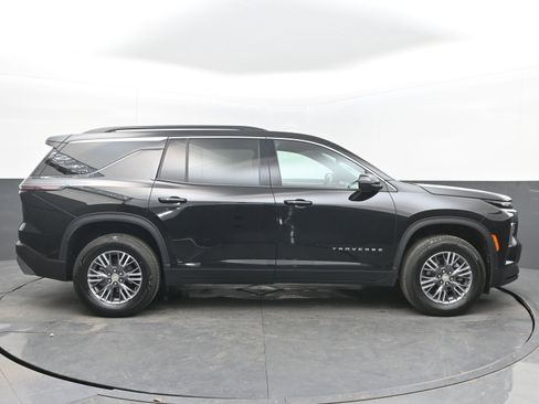 Used 2025 Chevrolet Traverse LT image 10