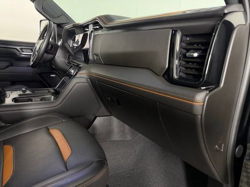 Used 2024 GMC Sierra 2500 AT4 w/ Technology Package AWD/4WD image 32