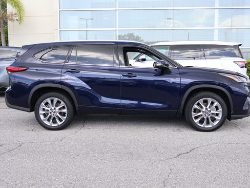 Used 2020 Toyota Highlander Limited FWD image 12